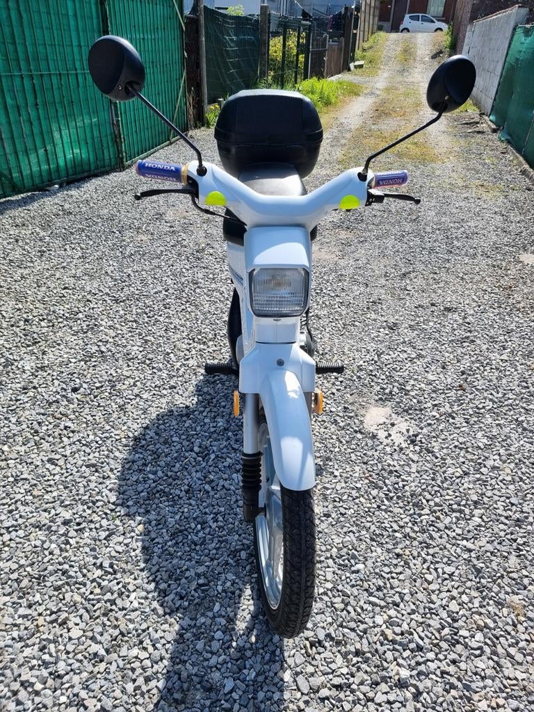 À vendre walaroo classe B blanc état neuf, Vélos & Vélomoteurs, 1 vitesses, 49 cm³, Comme neuf, Classe B (45 km/h)