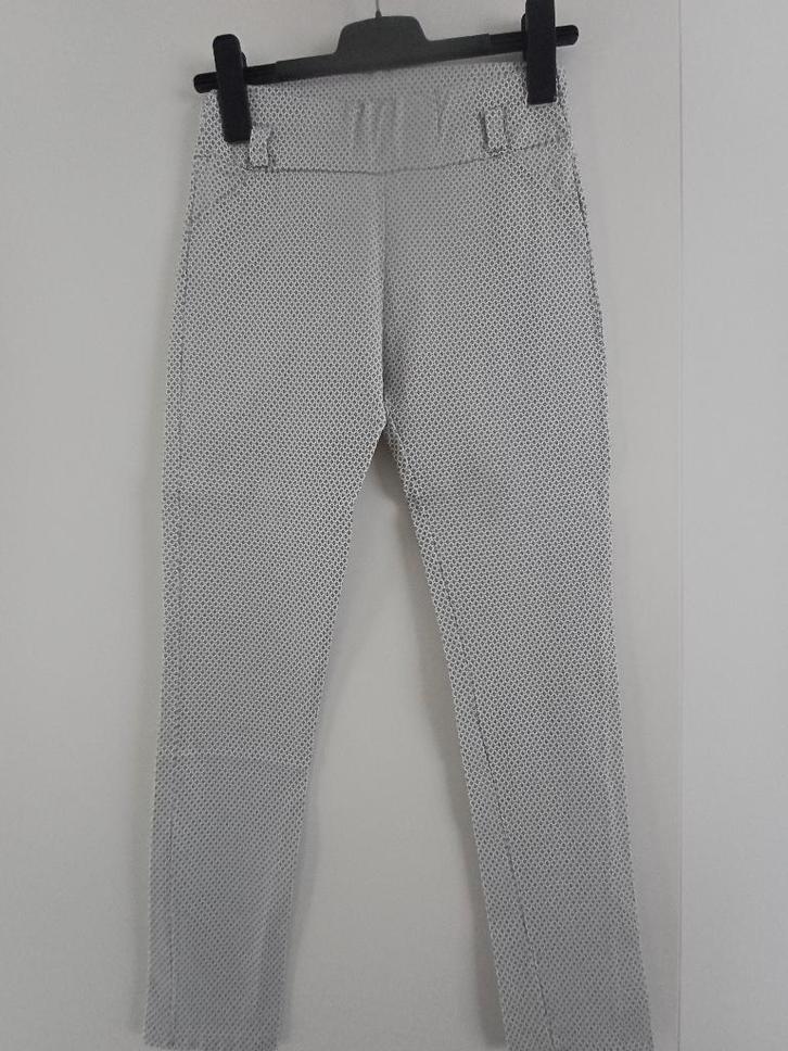 Licht grijze legging (mt XL), Kleding | Dames, Broeken en Pantalons, Zo goed als nieuw, Maat 46/48 (XL) of groter, Overige kleuren
