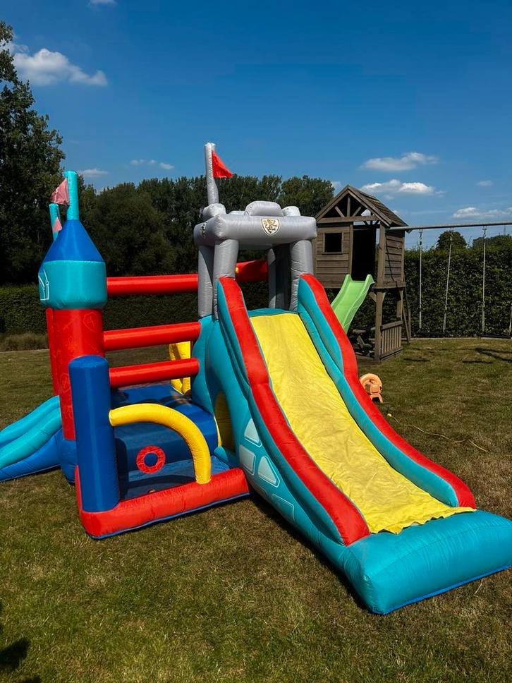 Springkasteel met ventilator in perfecte staat, Kinderen en Baby's, Speelgoed | Buiten | Springkussens, Zo goed als nieuw, Ophalen