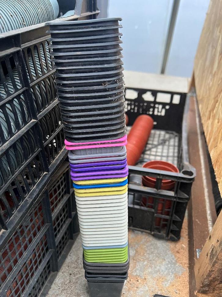 kleine vierkante kweekpotten 7 x 6 cm, Tuin en Terras, Bloempotten, Zo goed als nieuw, Kunststof, Binnen, Balkon, Tuin, Minder dan 40 cm