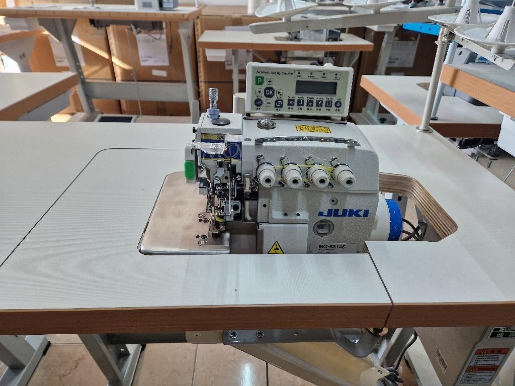 Juki MO-6814S – 4-Draads Automatische Overlockmachine, Hobby en Vrije tijd, Nieuw, Lockmachine, Industrieel, Ophalen