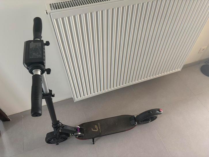 Step ( elektrisch ) - amper 199km, Fietsen en Brommers, Steps, Zo goed als nieuw, Ophalen