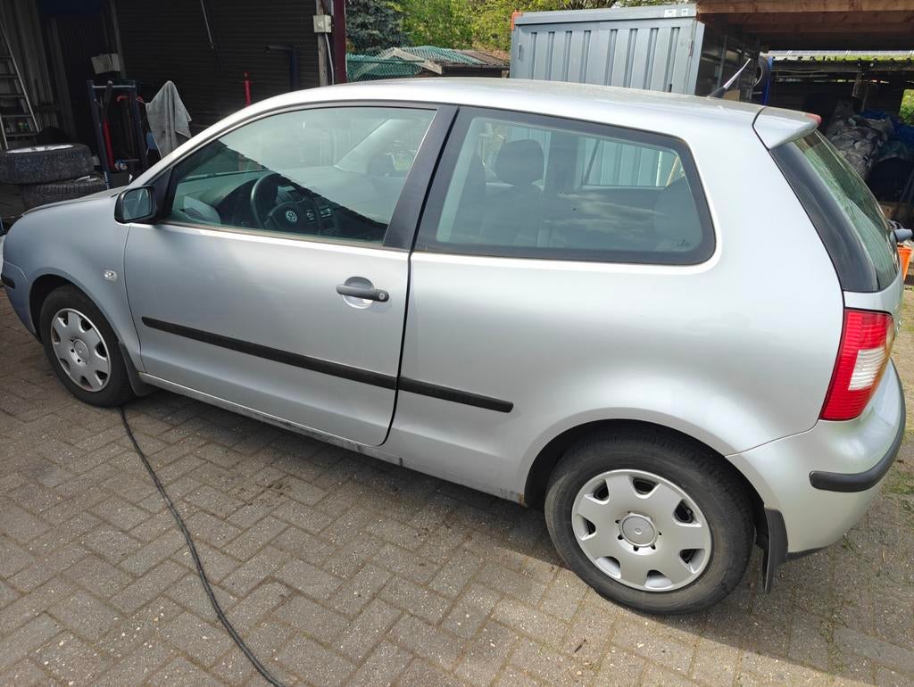 Volkswagen polo start maar valt direct stil., Auto's, Voorwielaandrijving, Stof, 1097 kg, Zwart