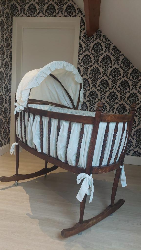 Berceau ancien avec un bon matelas et un bon rembourrage, Enfants & Bébés, Berceaux & Lits, Utilisé, Berceau, Enlèvement