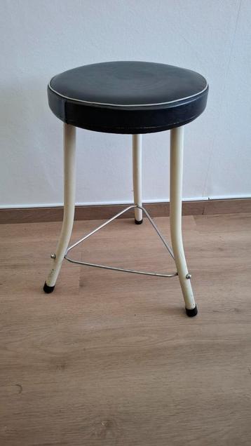 Vintage kruk Brabantia beschikbaar voor biedingen