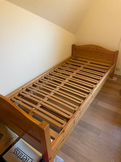 Massief grenen bed, Huis en Inrichting, Slaapkamer | Bedden, Zo goed als nieuw, Eenpersoons, 90 cm, 200 cm, Hout, Overige kleuren