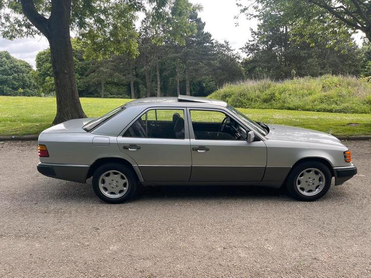 Mercedes 250D oldtimer automaat jaar 1990 ctok, Auto's, Mercedes-Benz, Bedrijf, 300-Serie, ABS, Alarm, Bluetooth, Centrale vergrendeling