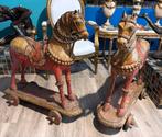 Paar grote oude tempelpaarden rond 1800 in hout, Ophalen