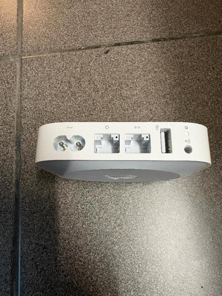 Apple Airport Express, Computers en Software, Routers en Modems, Gebruikt, Router met modem, Ophalen of Verzenden