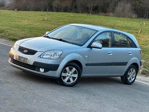 Kia 1.5 CRDI 2 clefs recommandés **138 000km**, Auto's, Kia, Particulier, Rio, USB, Euro 4, Ophalen