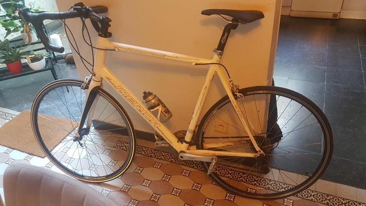 Vélo de route Merida, Vélos & Vélomoteurs, Vélos | Hommes | Vélos de sport & Vélo de randonnée, Comme neuf, Autres marques, Plus de 20 vitesses