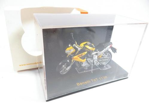 1:24 Ixo Moto 2004 Benelli TnT 1130 geel, Verzamelen, Automerken, Motoren en Formule 1, Zo goed als nieuw, Motoren, Ophalen of Verzenden