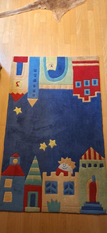 Kleurrijk tapijt voor op kinderkamer beschikbaar voor biedingen