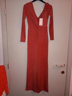 Rode jumpsuit  met decolleté en weide broekspijpen., Kleding | Dames, Nieuw, Petites, Ophalen of Verzenden, Maat 36 (S)