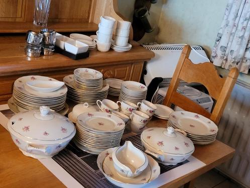 2 apparte koopbare serviezen + extra toebehoren, Antiek en Kunst, Antiek | Servies compleet, Ophalen