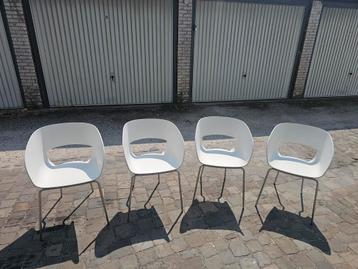 4 kuipstoelen van  Tribù beschikbaar voor biedingen