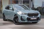 BMW iX1 xDrive30 M-Sport/Pano/Cam/Keyless/20" (bj 2023), Auto's, BMW, Automaat, Gebruikt, Zwart, Parkeersensor