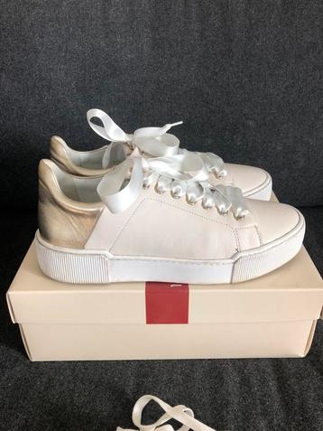 Supercomfortabele en luxe sneakers van Hogl in creme kleur beschikbaar voor biedingen