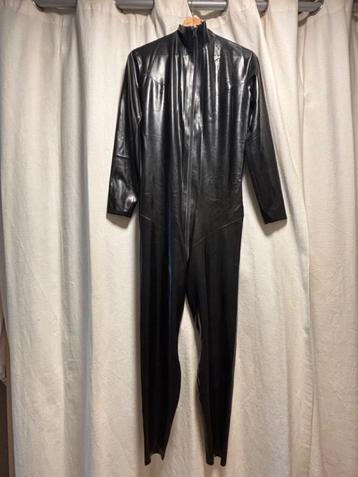 Catsuit en latex beschikbaar voor biedingen