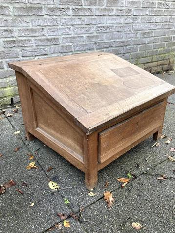 vintage houten bureautje beschikbaar voor biedingen