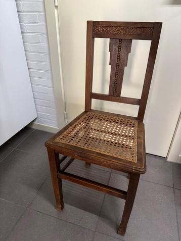 vintage stoel beschikbaar voor biedingen