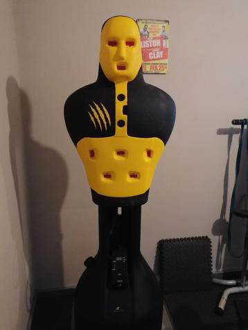 Boksdummy Bruce Lee (inclusief bokshandschoenen)  beschikbaar voor biedingen