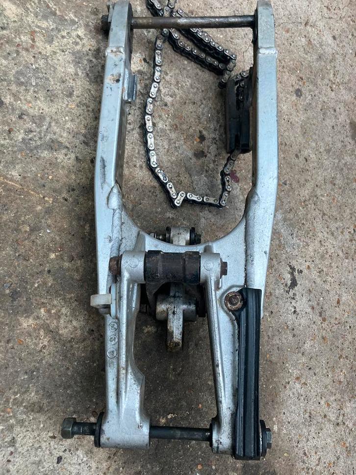 Bras oscillant 85 rm, Motoren, Onderdelen | Suzuki, Ophalen of Verzenden