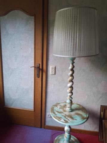 vintage lampadaire,  oude krat ,schietspoel beschikbaar voor biedingen