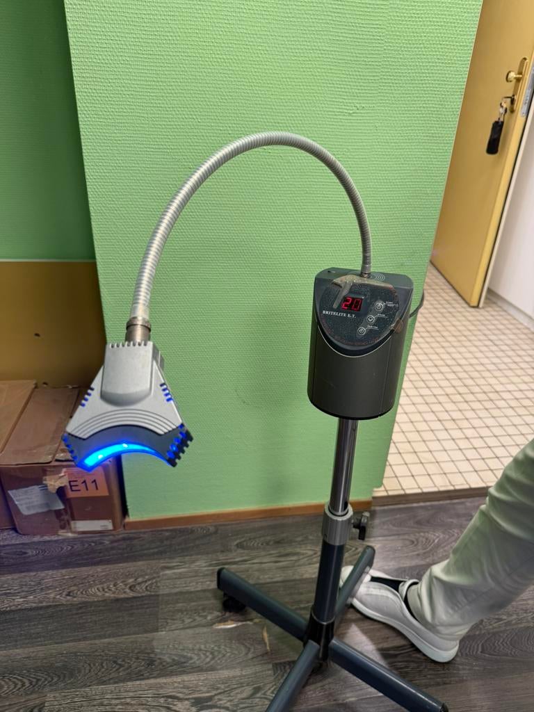 BriteLite E.T. teeth whitening lamp, Handtassen en Accessoires, Uiterlijk | Mondverzorging, Gebruikt, Ophalen