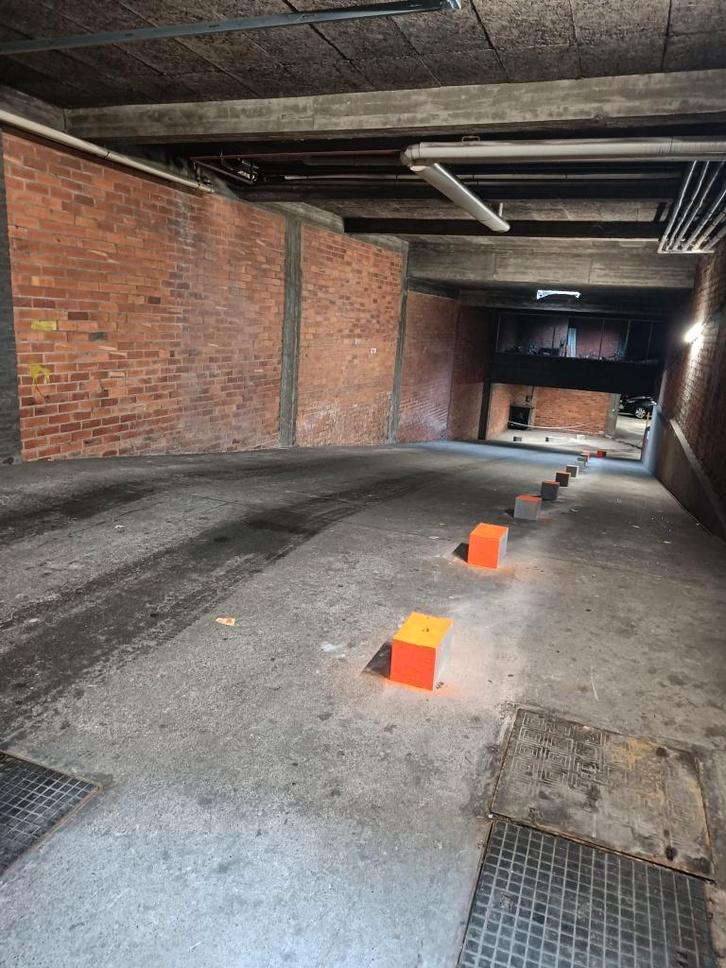 Autostaanplaats overdekt- 2060 Antwerpen, Auto diversen, Autostaanplaatsen en Garages