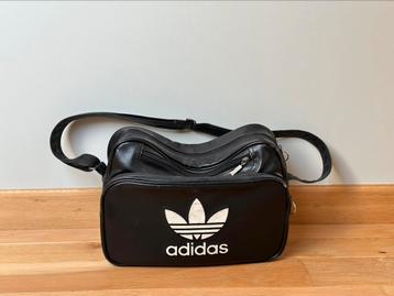 Adidas Schoudertas beschikbaar voor biedingen