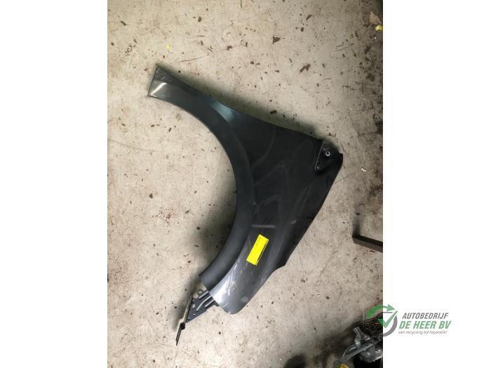 Scherm rechts-voor van een Peugeot 208, Auto-onderdelen, Carrosserie, Gebruikt, 3 maanden garantie, Ophalen of Verzenden