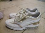 Schoenen DL Sport, Wit, Ophalen of Verzenden, Zo goed als nieuw, Sneakers