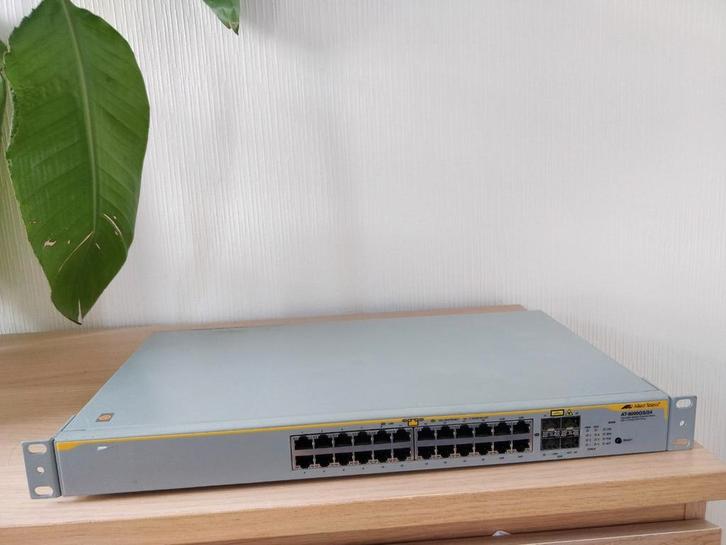 Allied Telesis switch met 4 SFP ports, Computers en Software, Netwerk switches, Zo goed als nieuw, Ophalen