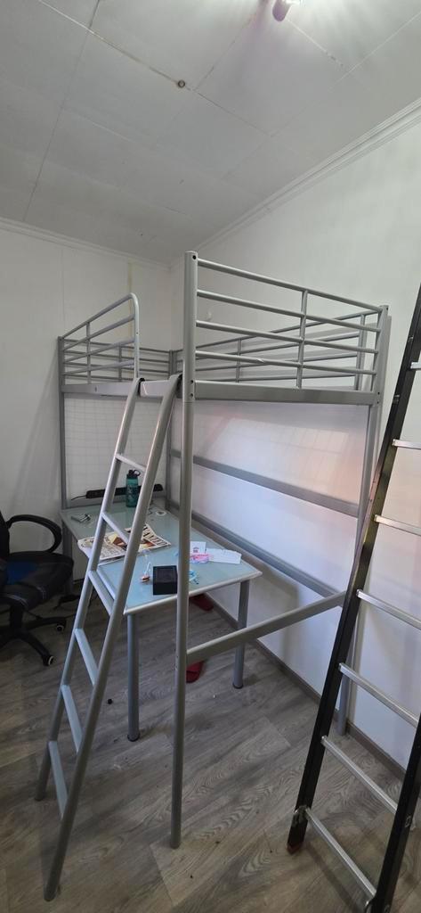 IKEA stapelbed 90x200 + bureau, Huis en Inrichting, Slaapkamer | Stapelbedden en Hoogslapers