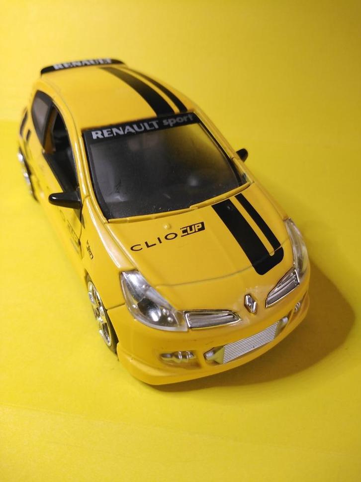 Model 1:43 Renault Clio III pullback geluid en verlichting, Hobby en Vrije tijd, Modelauto's | 1:43, Zo goed als nieuw, Ophalen of Verzenden