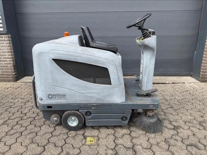 Nilfisk sweeper/SR 1101 R, Articles professionnels, Machines & Construction | Entretien & Nettoyage