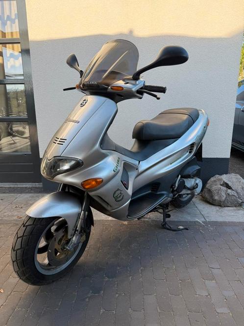 Gilera runner grijs 50cc dd Brom 12000 km, Fietsen en Brommers, Scooters | Piaggio, Ophalen