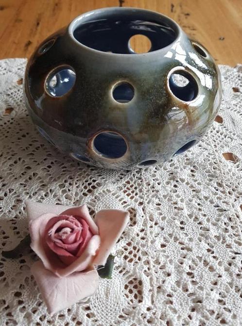 Gesigneerde bruin / groen / blauw keramieke theelicht, Huis en Inrichting, Woonaccessoires | Kandelaars en Kaarsen, Minder dan 25 cm