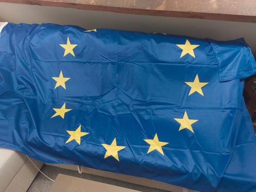 Grote EU vlag - 250cm bij 150 cm - nog nieuw, Divers, Drapeaux & Banderoles, Comme neuf, Enlèvement ou Envoi