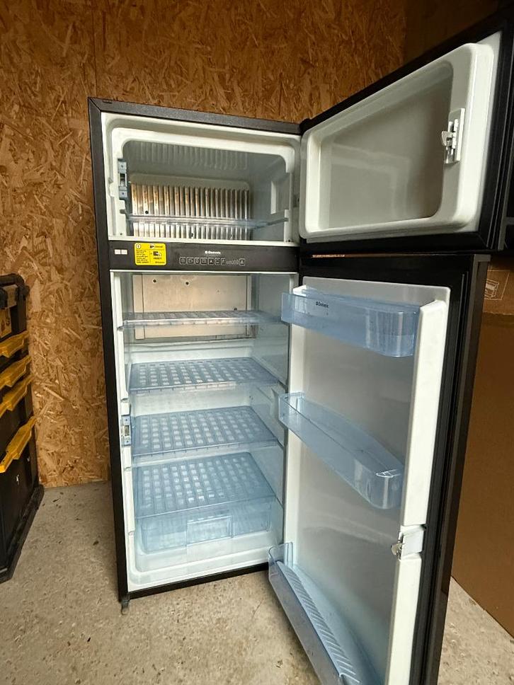 Dometic absorptie koelkast RMD 8555, Caravanes & Camping, Camping-car Accessoires, Comme neuf, Enlèvement ou Envoi