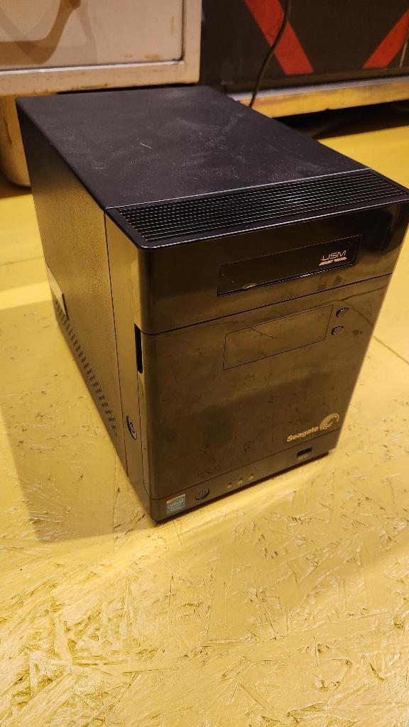 Seagate Business Storage 4-Bay NAS (zonder schijven), Computers en Software, NAS, Gebruikt, Ophalen of Verzenden