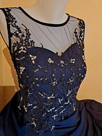 Nieuw! 40 blauwe avondjurk beschikbaar voor biedingen