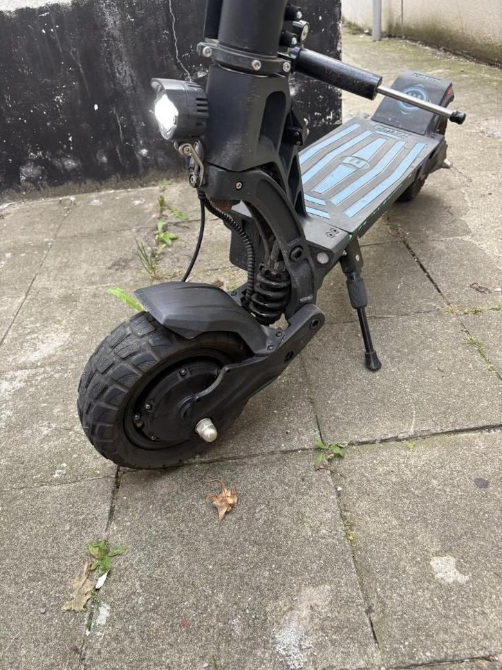 Yume Hawk elektrische scooter — 1.100 km — Goede staat, Fietsen en Brommers, Steps, Zo goed als nieuw, Elektrische step (E-scooter)