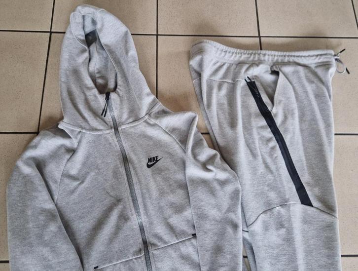 NIKE👍Trainingpak👍 Nieuw en compleet👍m: L 👍, Kleding | Heren, Sportkleding, Nieuw, Fitness, Maat 52/54 (L), Grijs, Ophalen