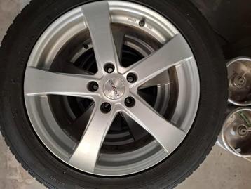 Winterbanden Toyo op velg 215/60R17 beschikbaar voor biedingen