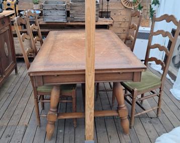 Tafel uittrekbaar met 4 stoelen GRATIS af te halen