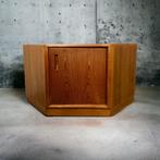 Vintage DYRLUND teaken hoekkast /kast, Ophalen of Verzenden, Commode