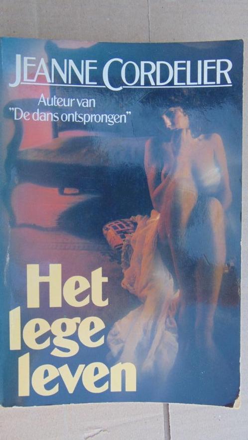 Boek : Het Lege Leven - Jeanne Cordelier, Boeken, Romans, Gelezen, Nederland, Ophalen of Verzenden