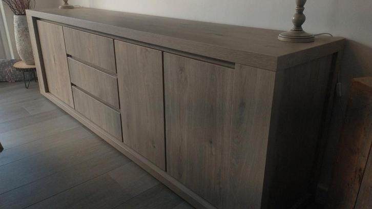 Stevige mooie eetplaats, Maison & Meubles, Armoires | Dressoirs, Enlèvement